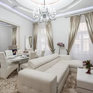 Opera Balkony Luxury With Free Parking Apartamento