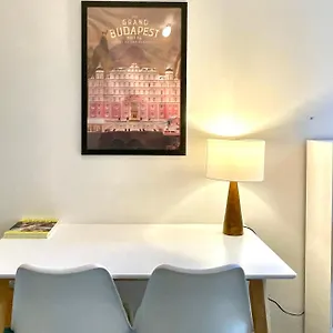 Charming Bright Sunny Near Canal St Martin , París Francia