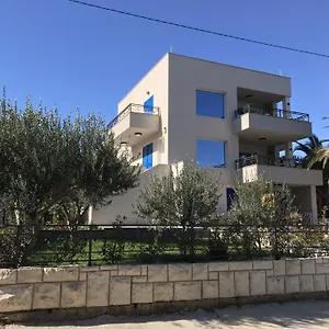 https://apartments-villa-la-bomboniera.splithotels.org