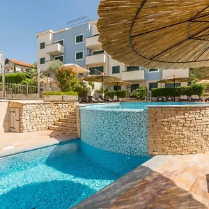 https://apartments-villa-salena-with-two-pools.splithotels.org
